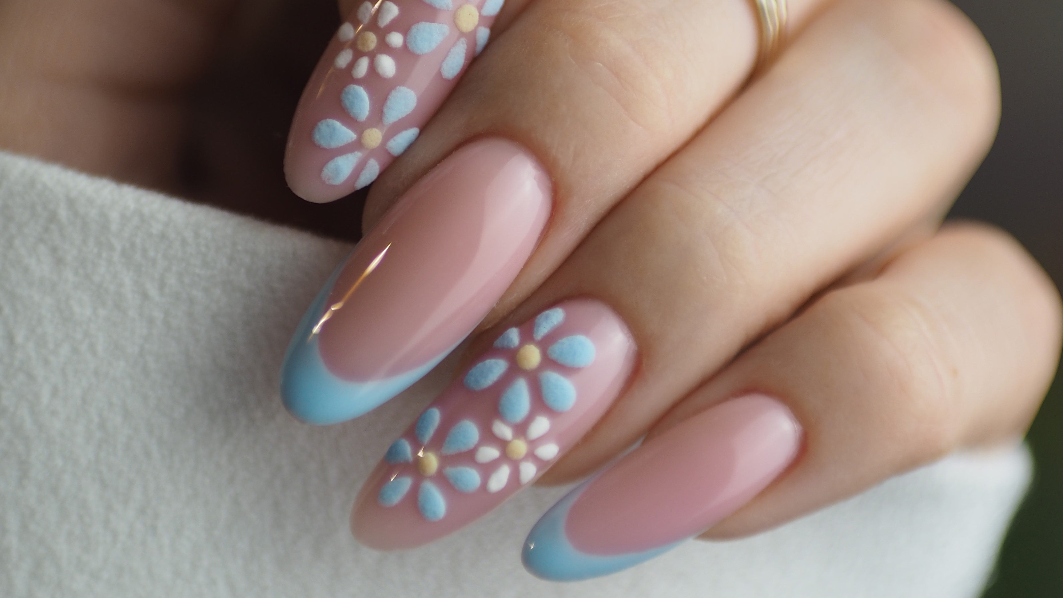 Spring into Style: Get Ready for the Season with Semilac's Gel Nails