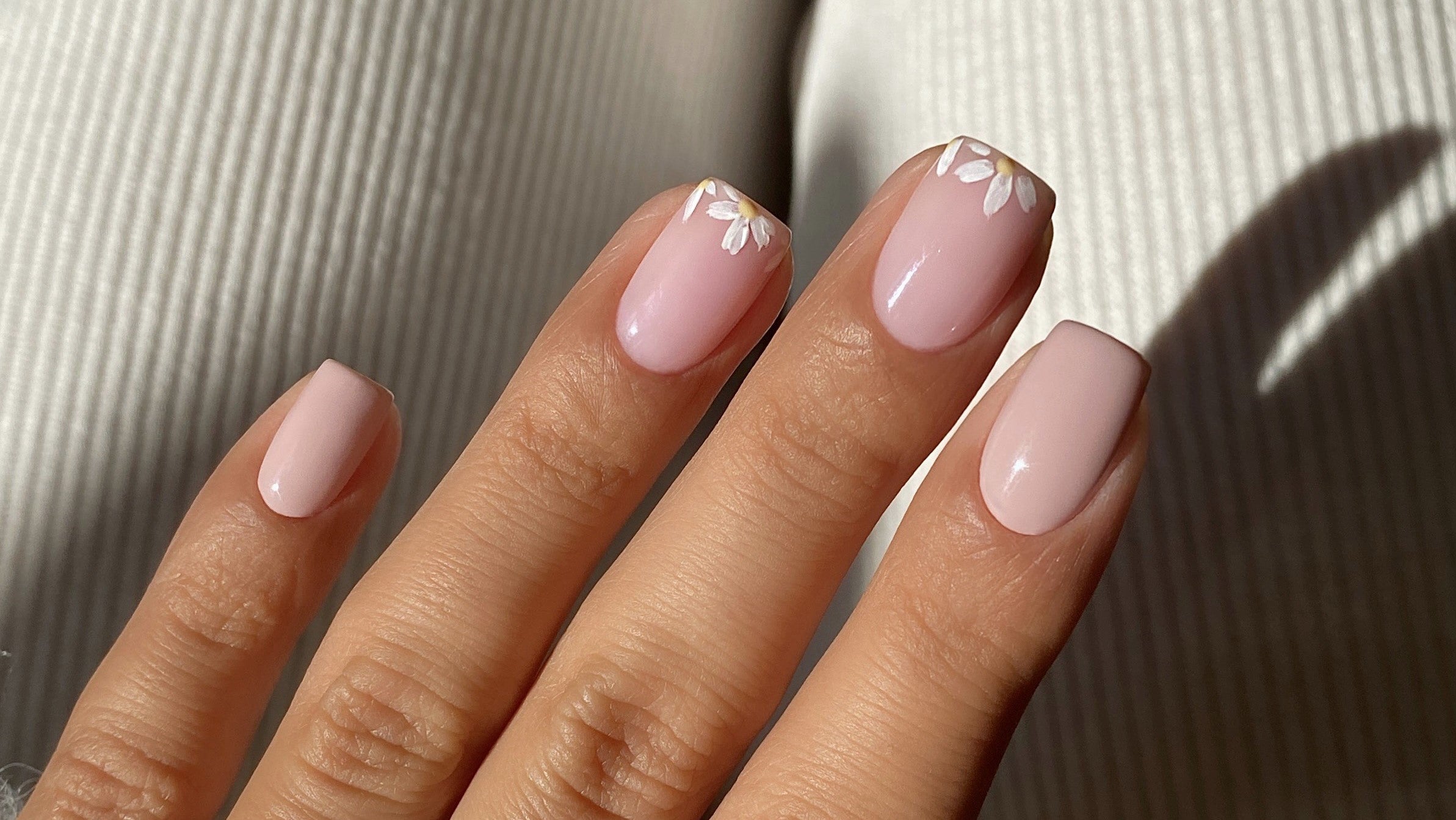 The Benefits of Using Semilac Gel Nails for a Long-Lasting and Durable Manicure